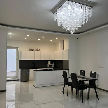 Lisa Apartment
